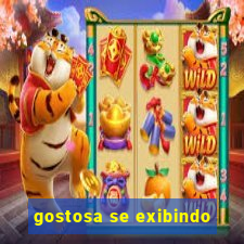 gostosa se exibindo